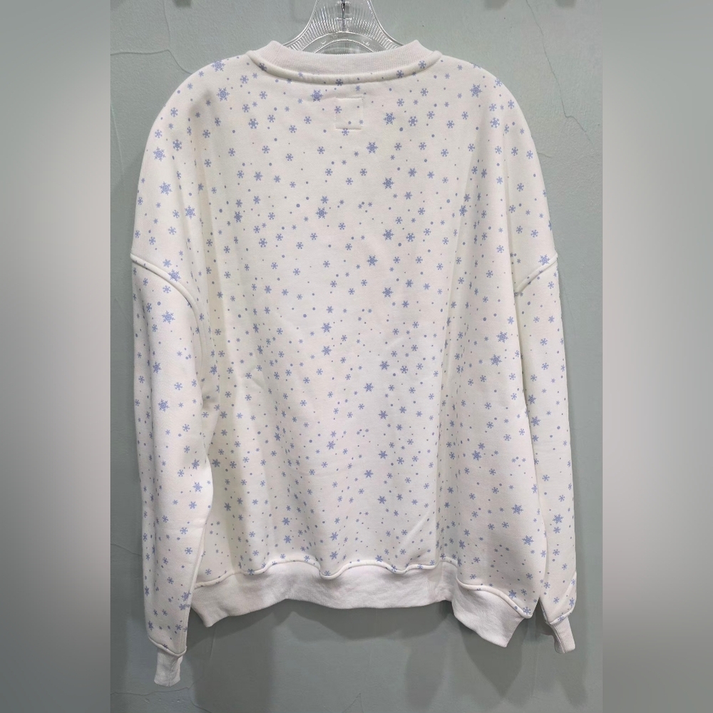Snowflake Embroider Sweatshirt - Picture 2 of 5